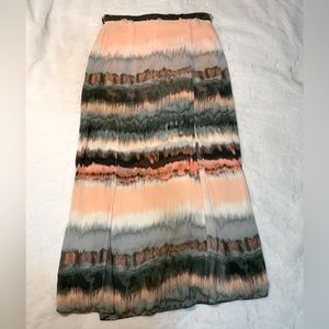 Beautiful maxi skirt. Small. Earthy colors. Boho.